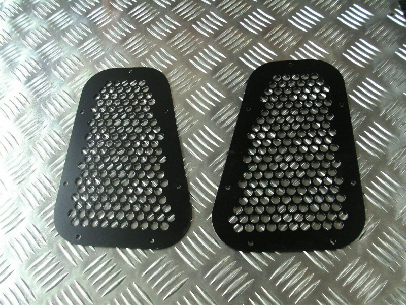 land rover 90/110 black wing top vents holed pair