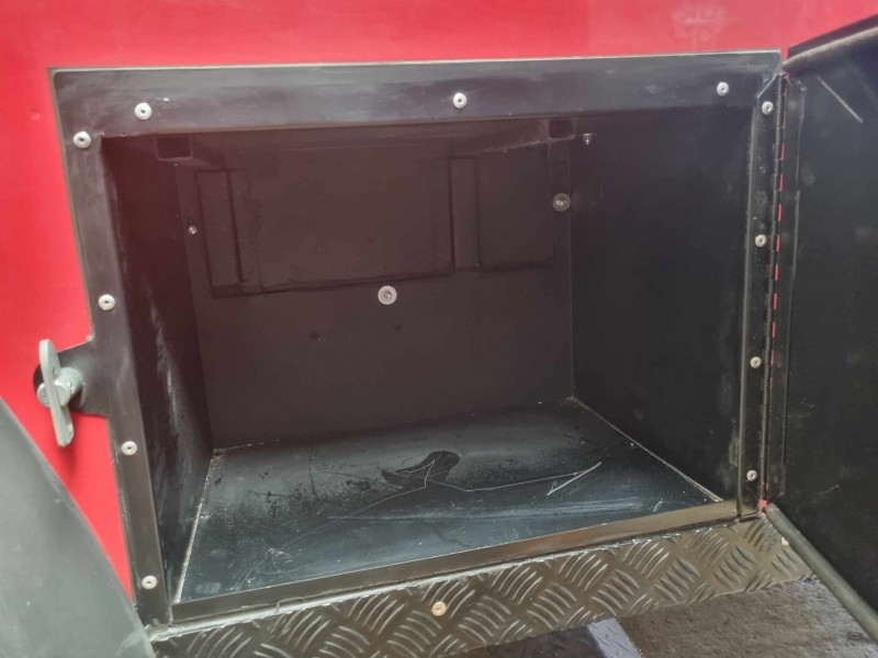 Land Rover Defender 110 Jerry can Lockers (wo